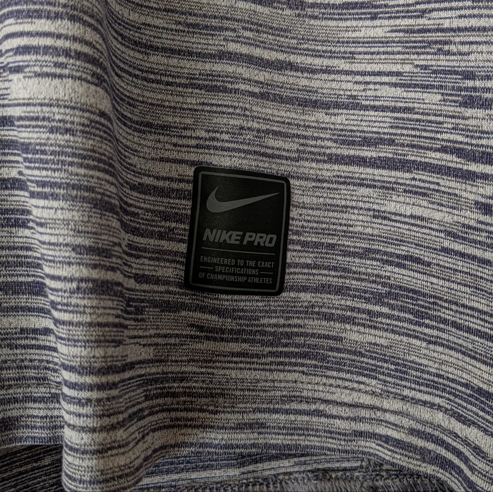 Nike Pro Active Long Sleeved Top Size Medium - Picture 11 of 11